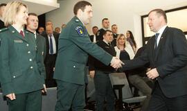 Apdovanoti pernai buvę atspariausi korupcijai policijos pareigūnai