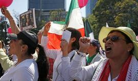 Dešimtys tūkstančių žmonių Meksikoje protestuoja prieš Donaldą Trampą