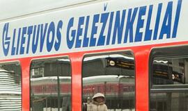 "Lietuvos geležinkeliai" viešina informaciją apie vidaus sandorius