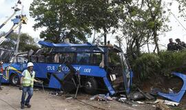 Per autobuso avariją Filipinuose žuvo mažiausiai 14 žmonių
