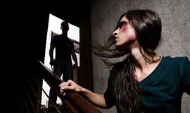 Smurtavo prieš žmonas ir vaikus