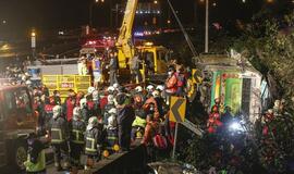 Taivane per turistinio autobuso avariją žuvo daugiau kaip 30 žmonių