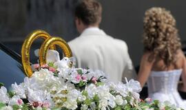 Vis daugiau jaunavedžių santuokas registruoja bažnyčiose