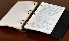 Džono Kenedžio dienoraštis, kuriame teigiamai vertinamas Adolfas Hitleris, išstatytas aukcione
