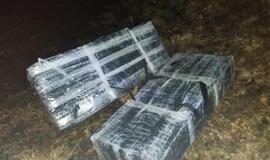 Kontrabandininkai upe plukdė 7 500 pakelių cigarečių