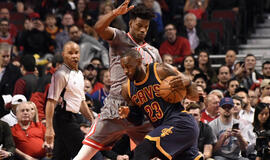 NBA čempionai pralaimėjo "Bulls", Lebronas Džeimsas aplenkė Šakilą O'Nilą