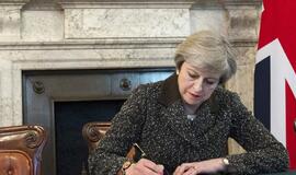 Teresa Mei pasirašė istorinį prašymą dėl savo šalies išstojimo iš ES