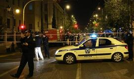 Policija: bombą prie banko Atėnų centre paliko du nežinomi asmenys