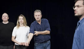 Intelektualaus humoro komedija „Nemotyvaciniai laiškai“ – vėl teatro scenoje