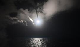JAV smogė raketų smūgį Sirijos armijos bazei Homse