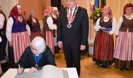Palangos garbės pilietės regalijos įteiktos Gražinai Oškinytei-Eimanavičienei
