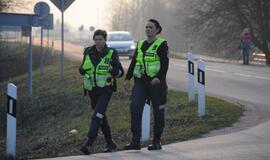 Naktiniai reidai: ir neblaivūs vairuotojai, ir bandymas papirkti