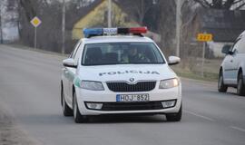 Naktiniai reidai: ir neblaivūs vairuotojai, ir bandymas papirkti