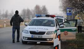 Naktiniai reidai: ir neblaivūs vairuotojai, ir bandymas papirkti