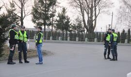 Naktiniai reidai: ir neblaivūs vairuotojai, ir bandymas papirkti