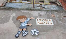 Futbolininkams pirks konteinerius