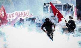 Per protestus Brazilijoje policija panaudojo ašarines dujas