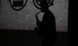 Trumpas kinas. Daina ekrane