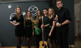 Trumpas kinas. Daina ekrane