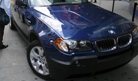 Vagys BMW palieka beveik nuogus