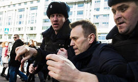 Aleksejus Navalnas, nepaisydamas teisinių problemų, kyla į kovą dėl prezidento posto