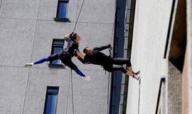 Ant teatro sienos - įspūdingas šokio ir akrobatikos šou