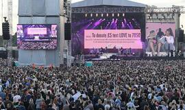 JAV dainininkė Ariana Grandė ir kitos žvaigždės surengė Mančesteryje paramos koncertą