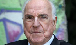 Mirė 87-erių sulaukęs Helmutas Kohlis