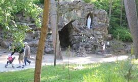 Palangos lurdas baugina maldininkus