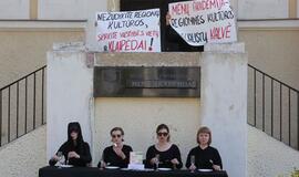 Parlamentarai nusiteikę ginti universitetą