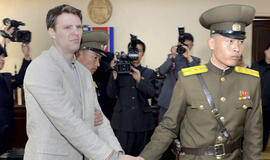 Šiaurės Korėja paleidžia įkalintą JAV studentą