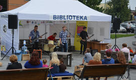 Interaktyvi bibliotekos palapinė pažėrė naujų veiklų