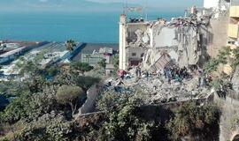 Italijoje iš dalies sugriuvo daugiabutis namas