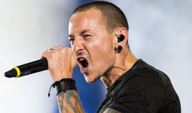 Nusižudė grupės „Linkin Park“ vokalistas Česteris Beningtonas