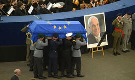 Pasaulio lyderiai Strasbūre pagerbs buvusio Vokietijos kanclerio Helmuto Kolio atminimą