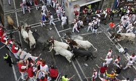 Per pirmąjį bulių bėgimą šių metų San Fermino festivalyje sužeisti du žmones
