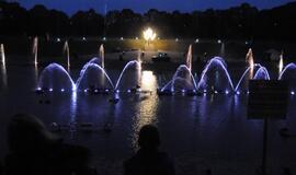 Jono kalnelis: fontanų ir pirotechnikos šou