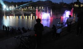 Jono kalnelis: fontanų ir pirotechnikos šou