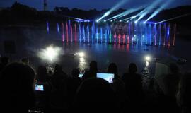 Jono kalnelis: fontanų ir pirotechnikos šou