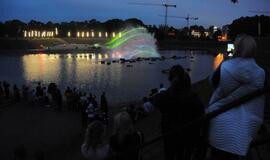 Jono kalnelis: fontanų ir pirotechnikos šou