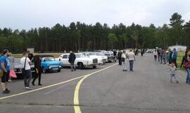 Nidos aerodrome "nutūpė" klasikiniai automobiliai