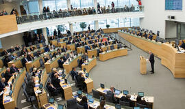 Trys „valstiečiai“ siūlo Seimo nariams nustatyti 40 darbo dienų atostogas