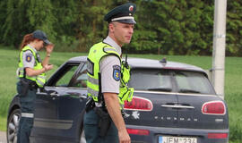 Kelių policija praneša, kas laukia vairuotojų rugpjūtį