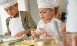 Vaikų džiaugsmui: pyragėliai su vaisiais