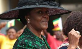 Zimbabvės pirmoji dama kaltinama sumušusi modelį