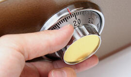 Ukmergėje sukčius apšvarino senolės seifą