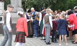 Rugsėjo 1-oji - su tautiniais akcentais
