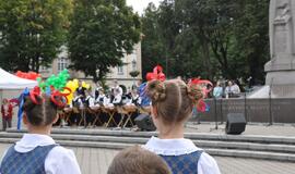 Rugsėjo 1-oji - su tautiniais akcentais