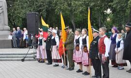 Rugsėjo 1-oji - su tautiniais akcentais