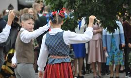 Rugsėjo 1-oji - su tautiniais akcentais